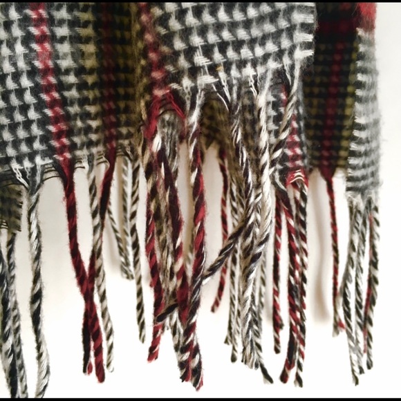 VFRAAS BLACK, WHITE & RED PLAID SCARF - Picture 4 of 6